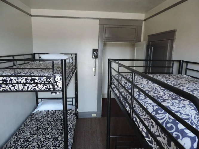 Gardner Hotel & Hostel