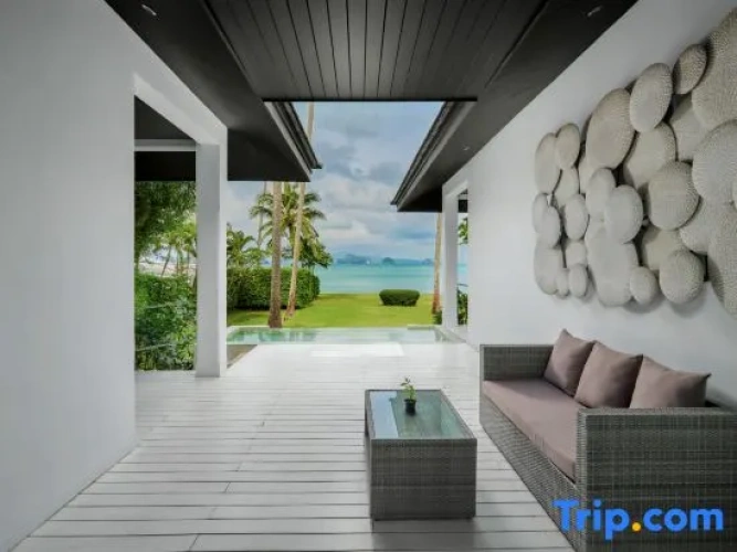 2 Bedrooms Villa