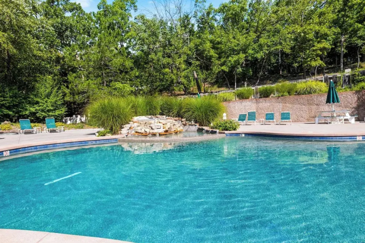 Studio Room w/ Pools, Private Deck -close to Water