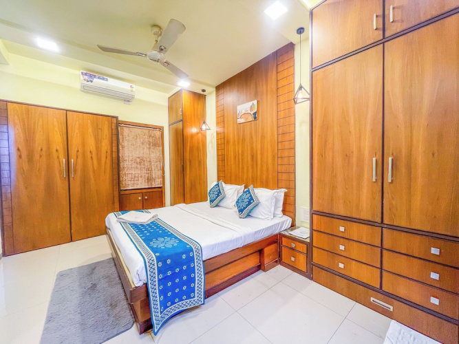 Hotel Thakur Galaxy, Sadar Market