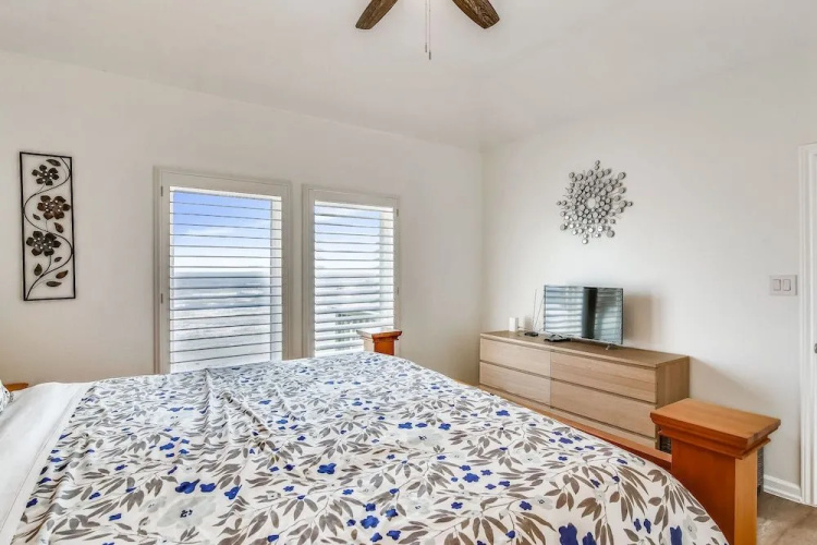 Kahala Beachfront by Ryson Vacation Rentals