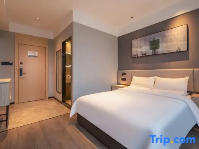 Executive Suite with garden view