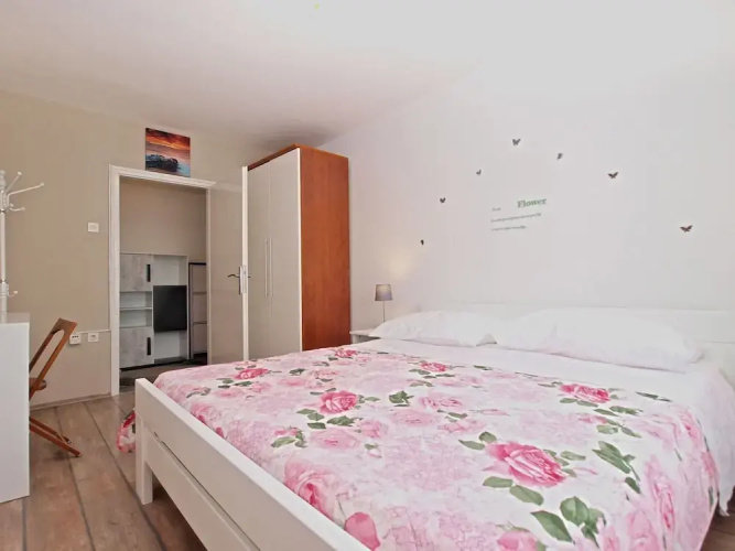 Apartment 1592