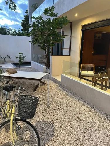 Stylish and Bright Studio Near the Pool
