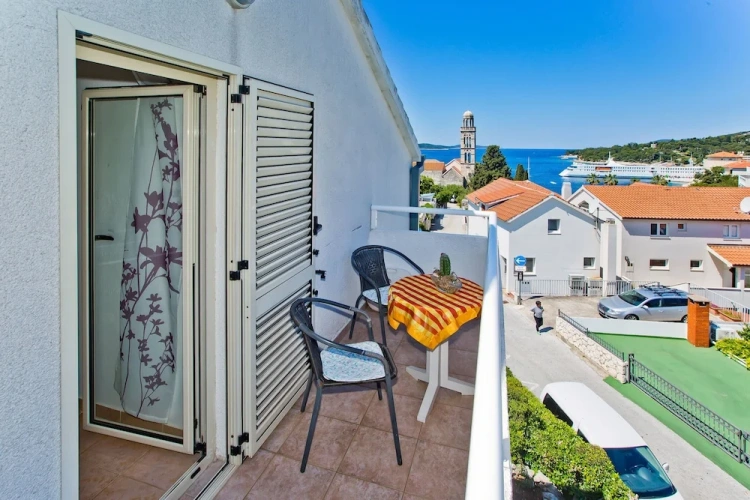 Apartment with balcony