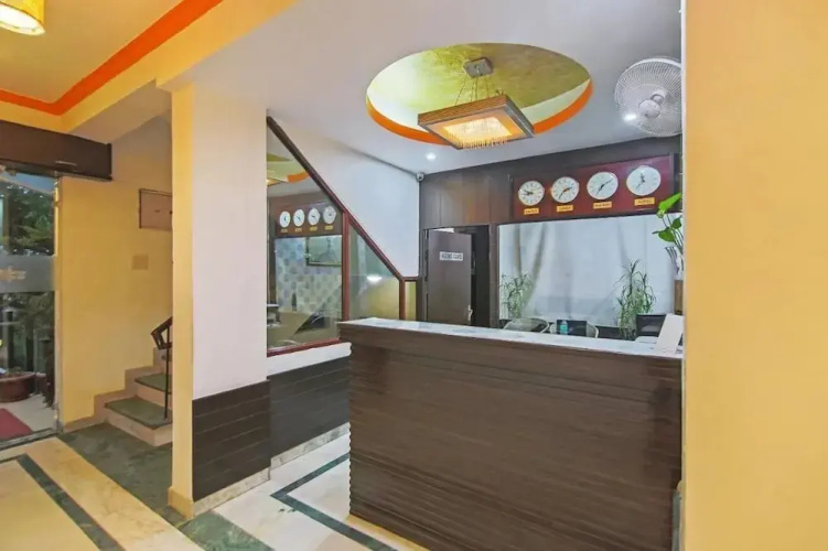 Tipsyy Inn Suites 006
