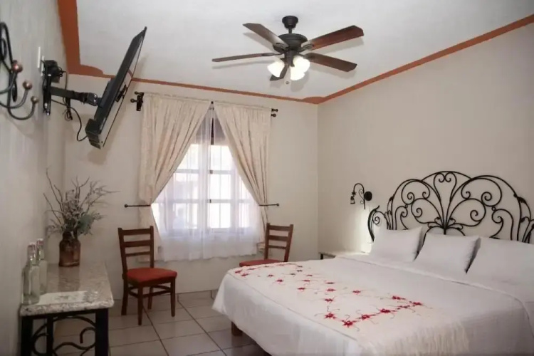 Encanto de la Sierra Hotel