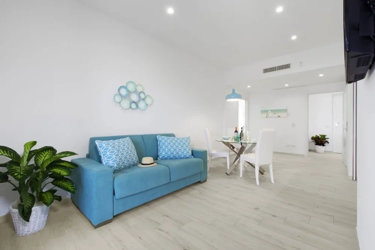2 Bedrooms Apartment