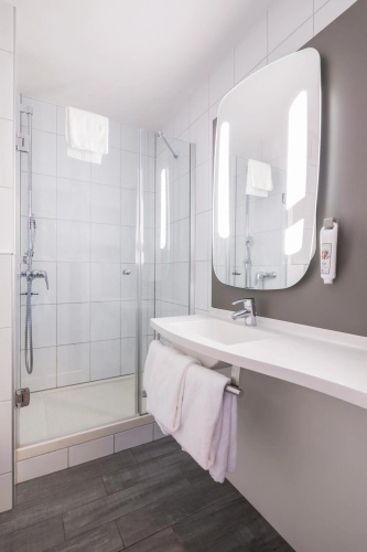 Ibis Zurich Messe-airport photo 14
