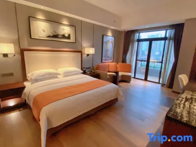 Executive Suite with balcony and with lake view