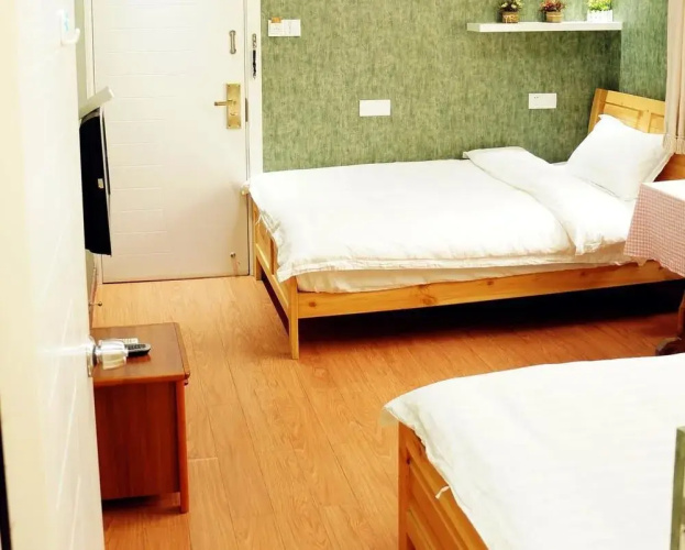 Lingyin Tangchao Hostel