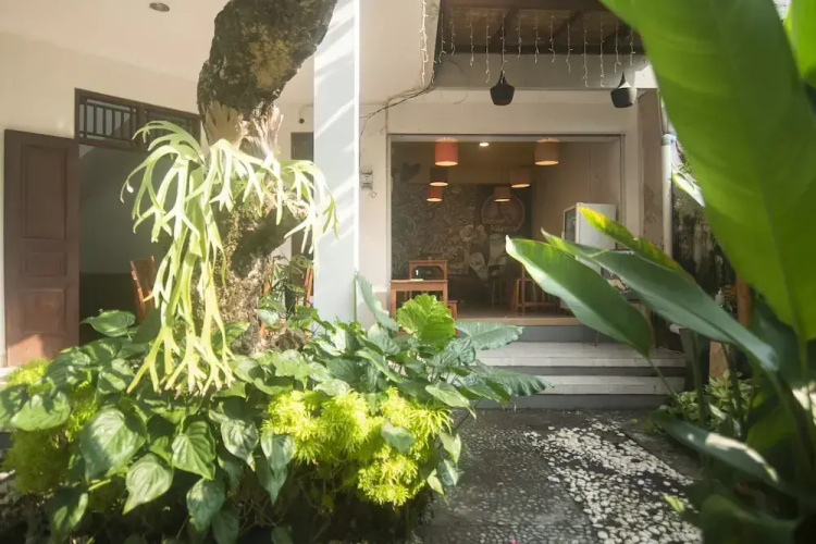 Miraa Guest House & Resto