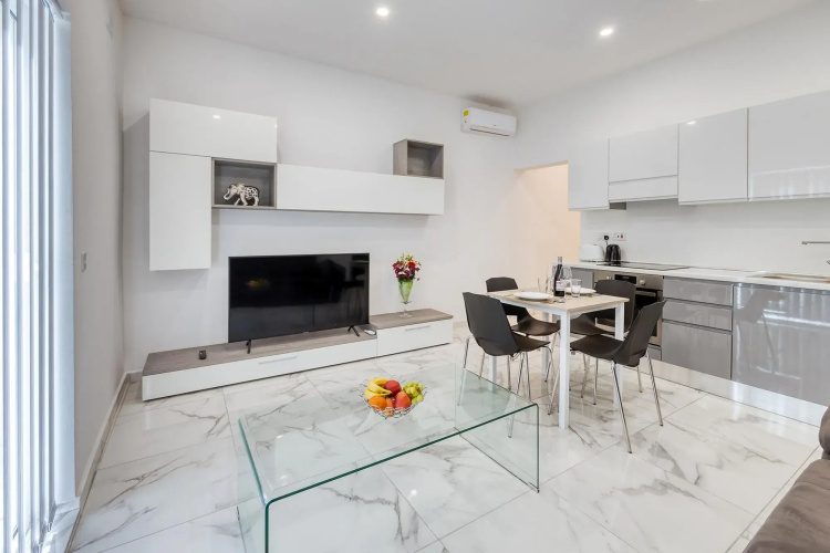 Contemporary 1BR Apartment, Central Location
