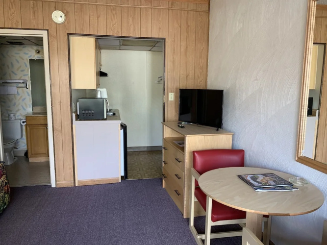 MacThrift Motor Inn
