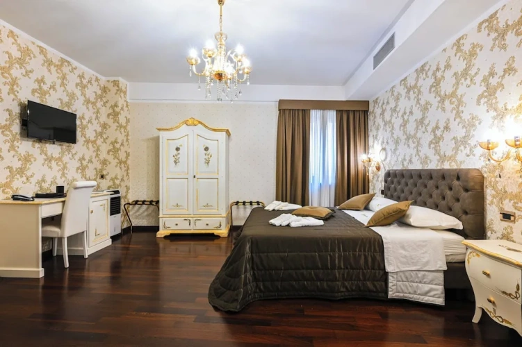 Deluxe Quadruple room