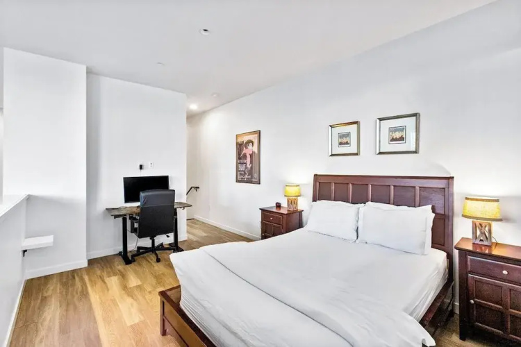 Airy and Open Corner Loft - 92 Walkscore