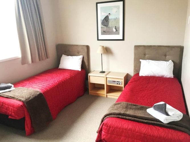 4 Bedrooms Apartment