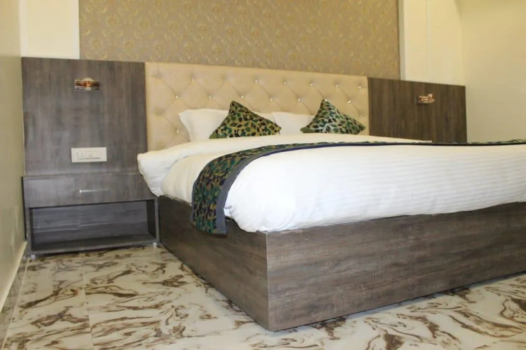 Parkside Navjyoti Hotel