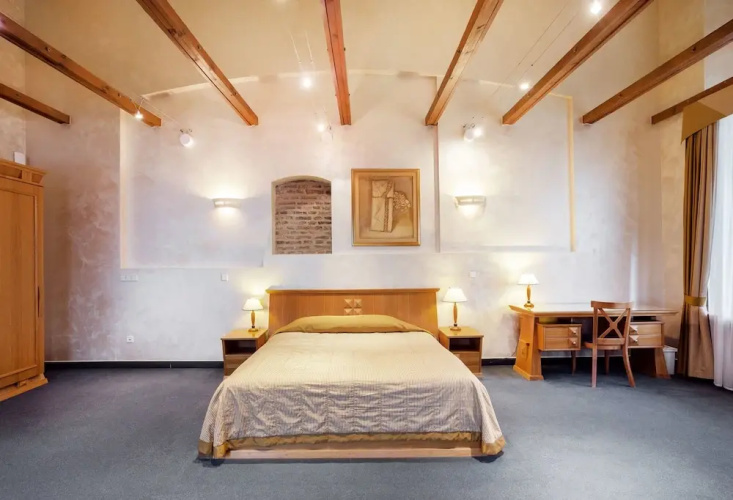 Atrium Suites