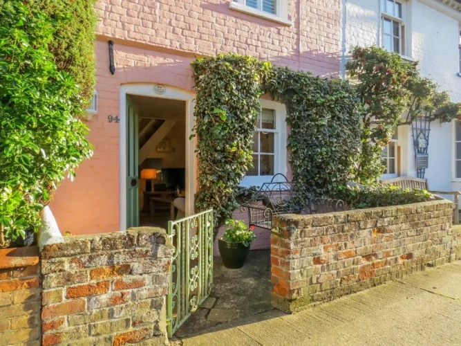 2 Bedrooms Cottage