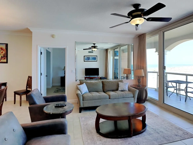 3 Bedrooms Standard room with balcony and beachfront