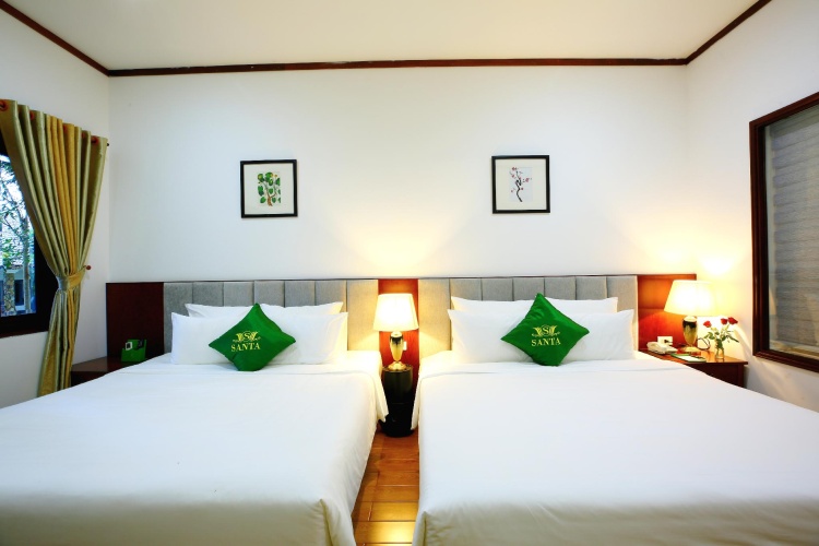 Standard Twin room with garden view