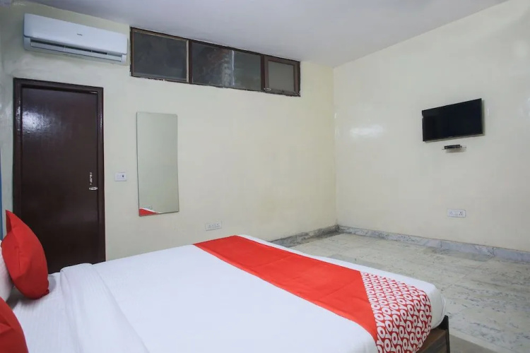 OYO 38417 Silver Villa