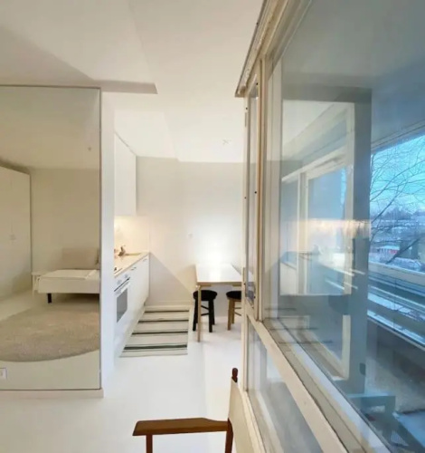 Bright studio with great location. Huge glazed balcony.