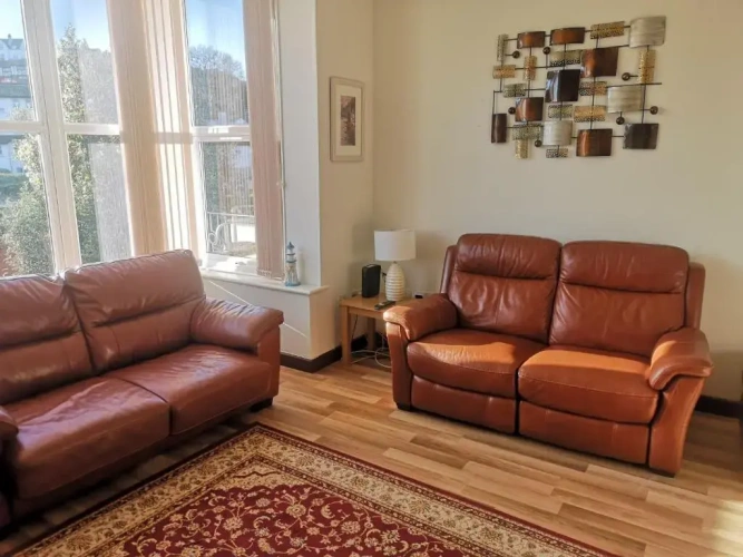 2 Bedrooms Apartment