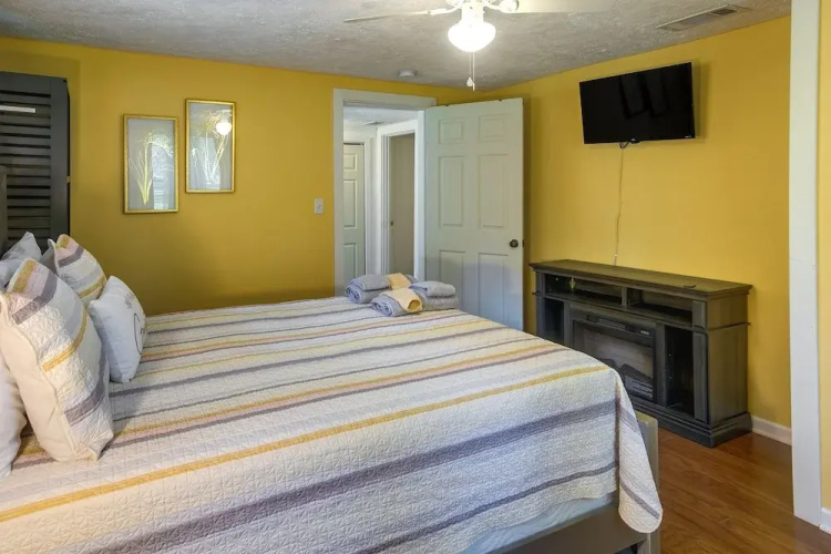 Waycross Vacation Rental w/ Private Backyard!