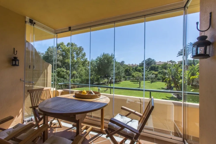 2 Bedrooms Apartment
