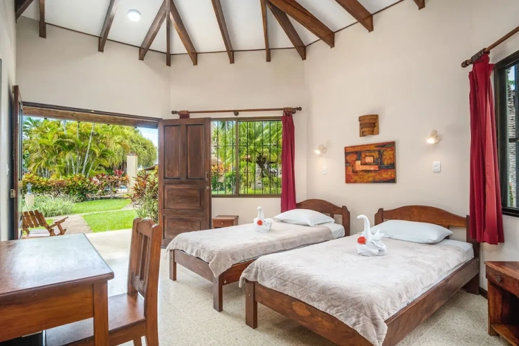 Standard Twin room with balcony
