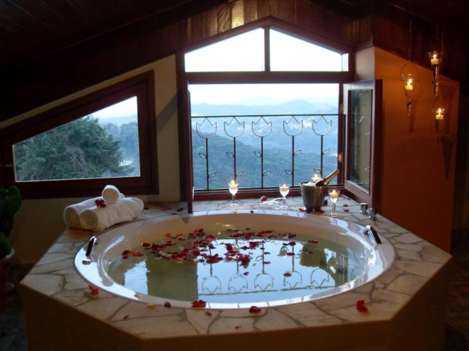 Suite with mountain view