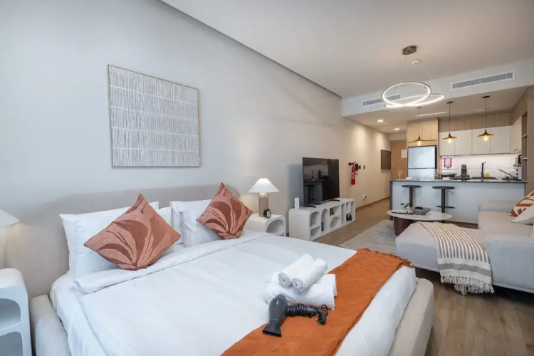 Chic Modern Studio Apartment for 2 in JVC