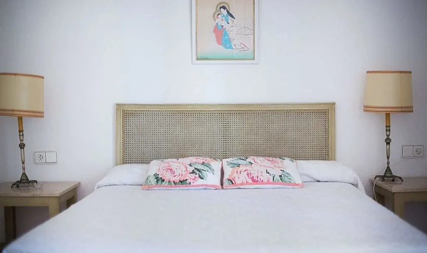 5 Bedrooms Apartment