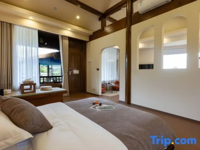 2 Bedrooms Family Suite with garden view
