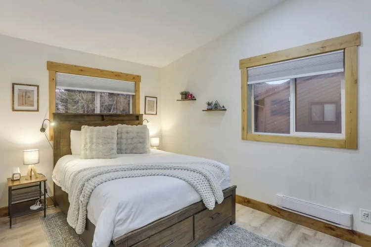 Cozy Avon Condo w/ Grill: Walk to Ski Shuttle