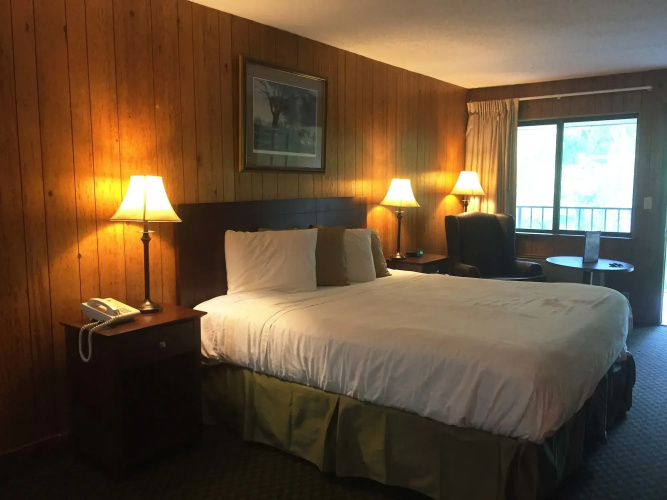 Brookside Lodge