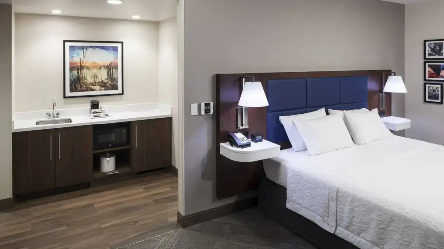 Hampton Inn And Suites Phoenix Downtown