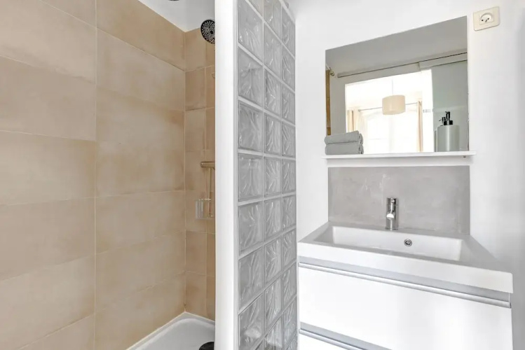 Elegant 1BR Steps to Marais & Louvre