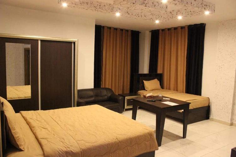 Standard Triple room