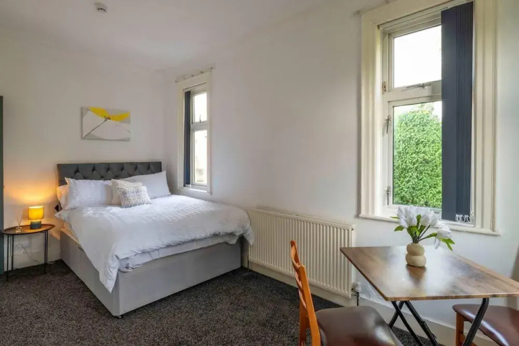 Fully Serviced 1-bed Studio8 in Coventry