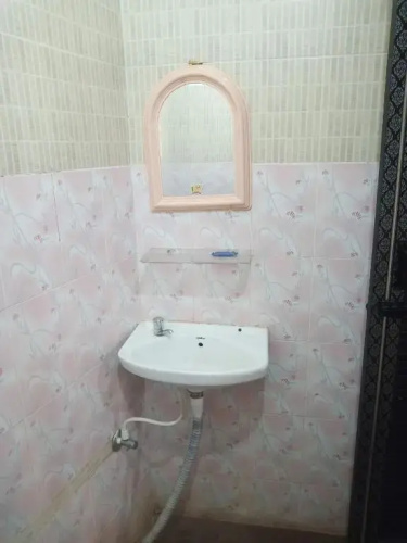 Shine Inn 2 by OYO Rooms