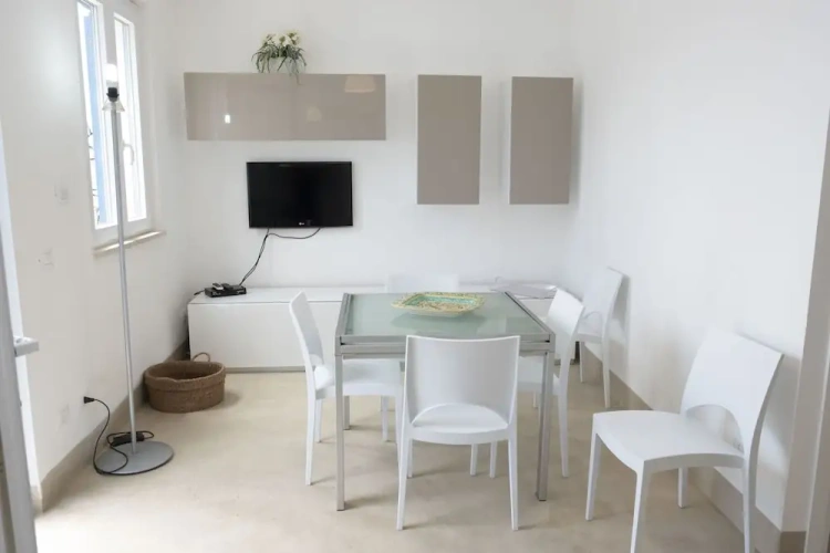 2 Bedrooms Villa