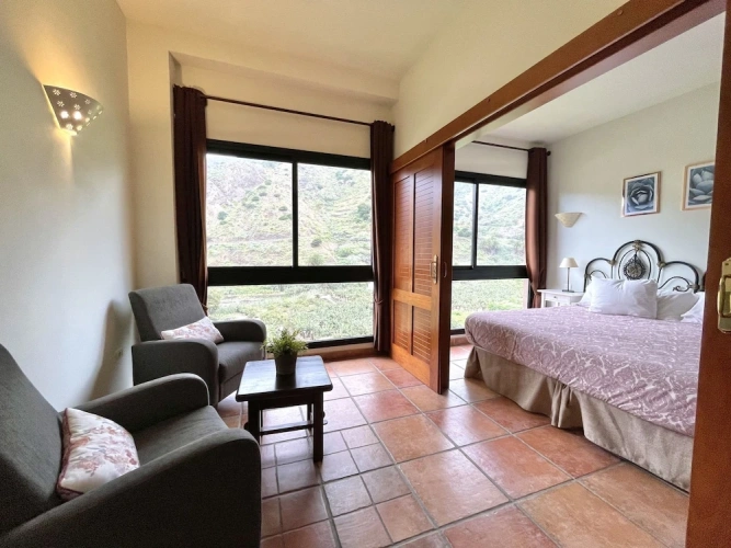 1 Bedroom Apartment with mountain view