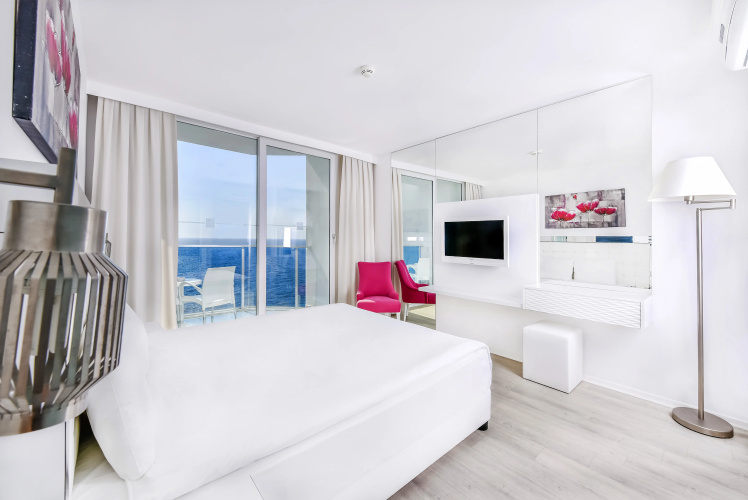 Le Bleu Hotel & Resort