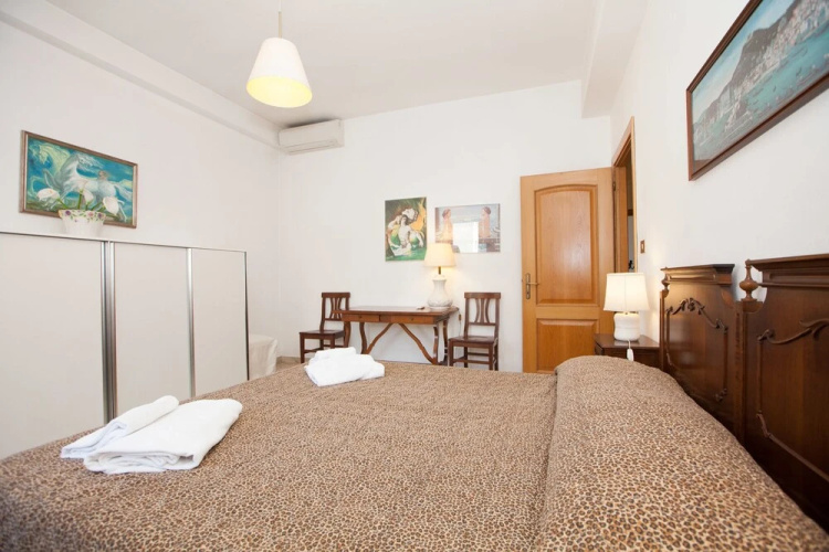 Devoti Apartment