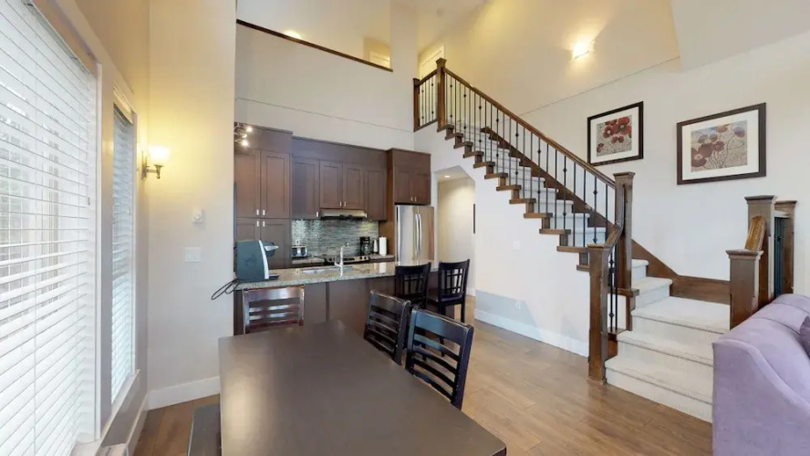 Harrison Lake View Suites