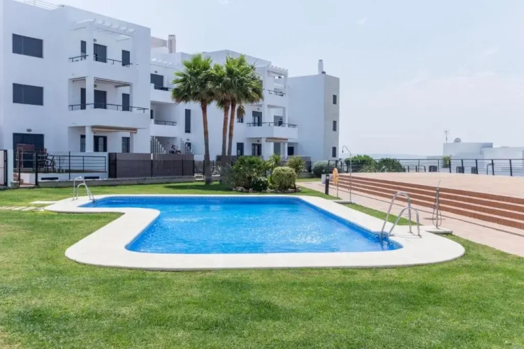 3 Bedrooms Apartment