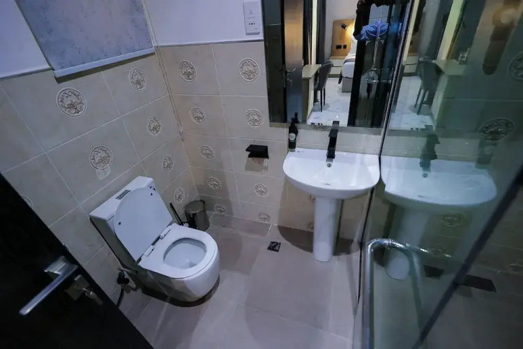 Ringruby Hotel, Oduduwa Way